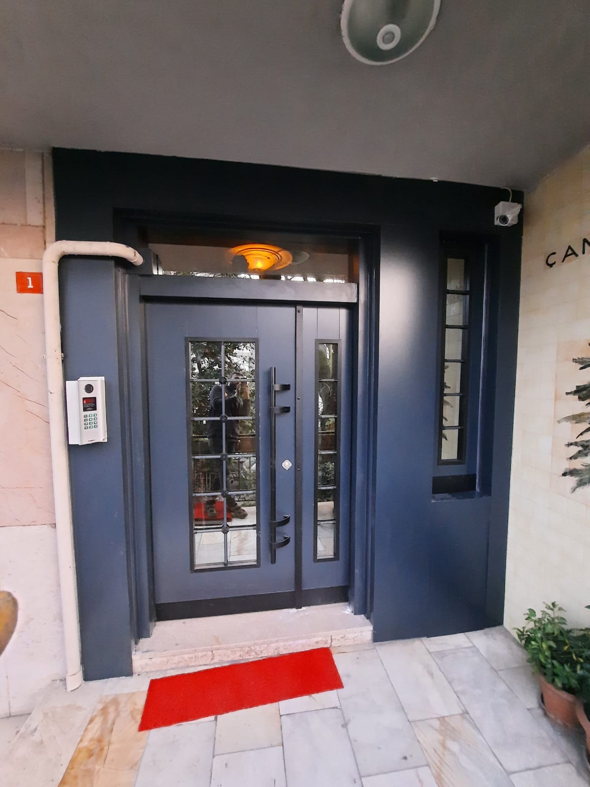 Bina Giriş Kapısı